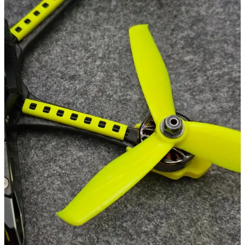 FPV 電機線保護套｜電機線束固定槽｜穿越機專用 TPU 線路護套（主圖）