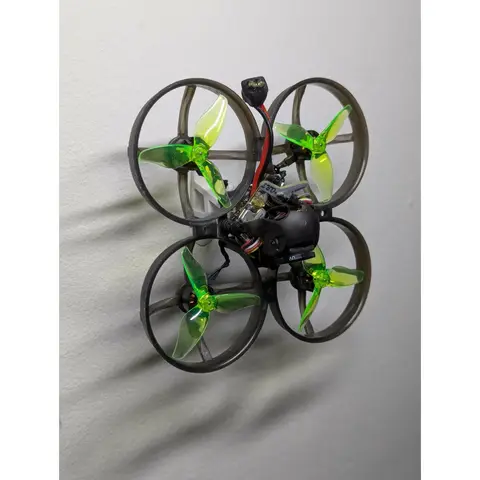 Tinywhoop 微型穿越機壁掛支架 65～85mm 機架收納固定座 牆面展示架（主圖）